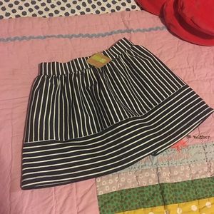Girl’s Crazy 8 skirt SM 5/6